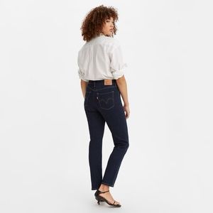 Levi’s Classic Straight. 392500050 Mid Rise. 8 Medium- W29 L30